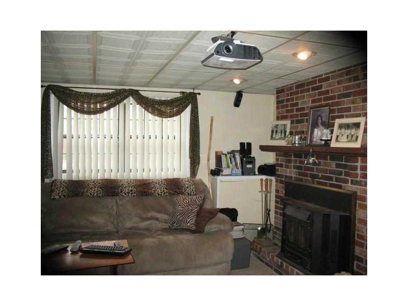 96 Mann School Road Smithfield, RI 02917 - Photo 21 of 23 Living Room.