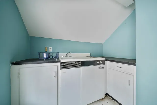 $299,900 | 15 A Roosevelt Avenue, Hudson, NH 03051