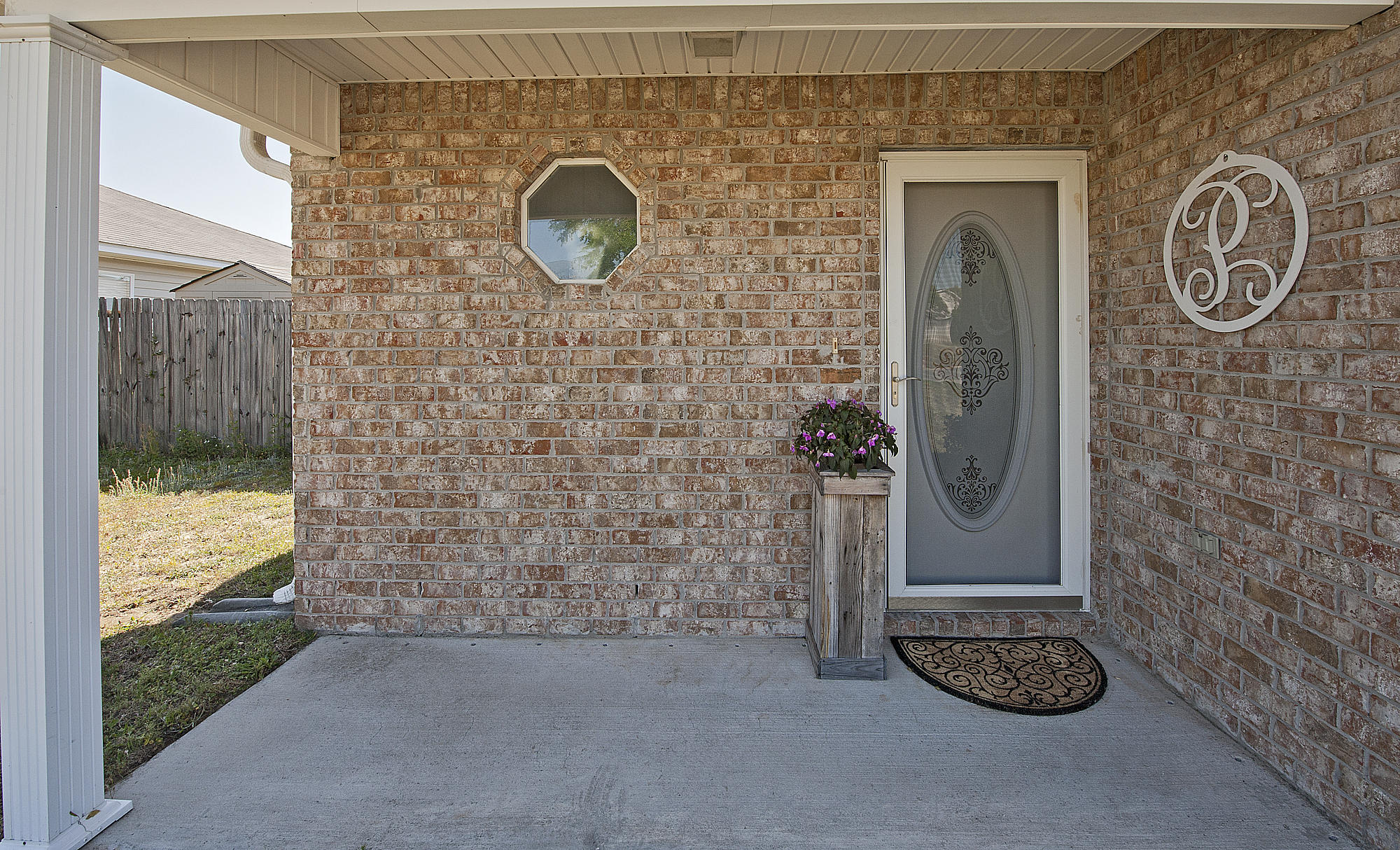 291 Limestone Circle Crestview, FL 32539 - Photo 3 of 19 a bathroom with a shower