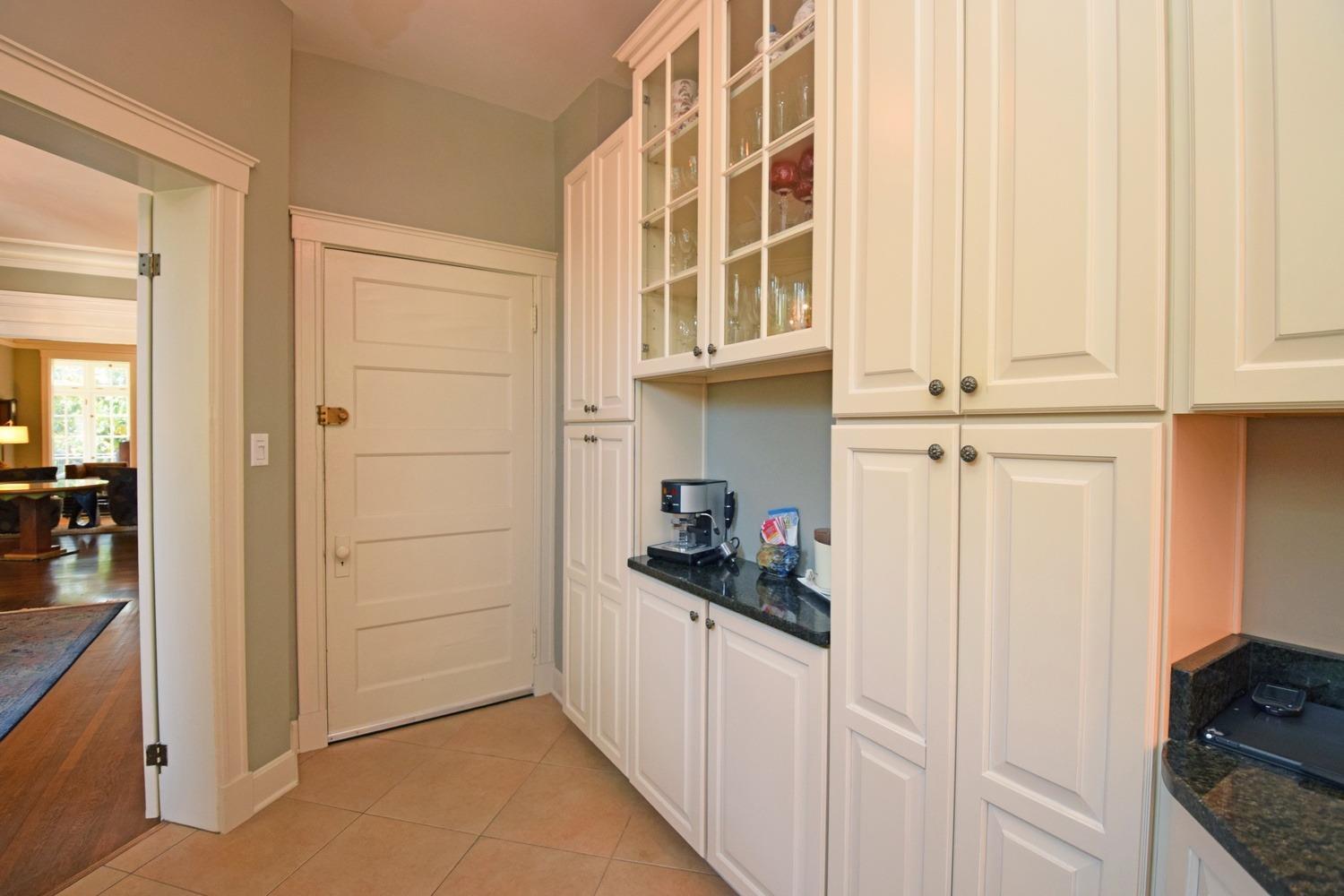 2138 Madison Road, Unit J Cincinnati, OH 45208 - Photo 22 of 36