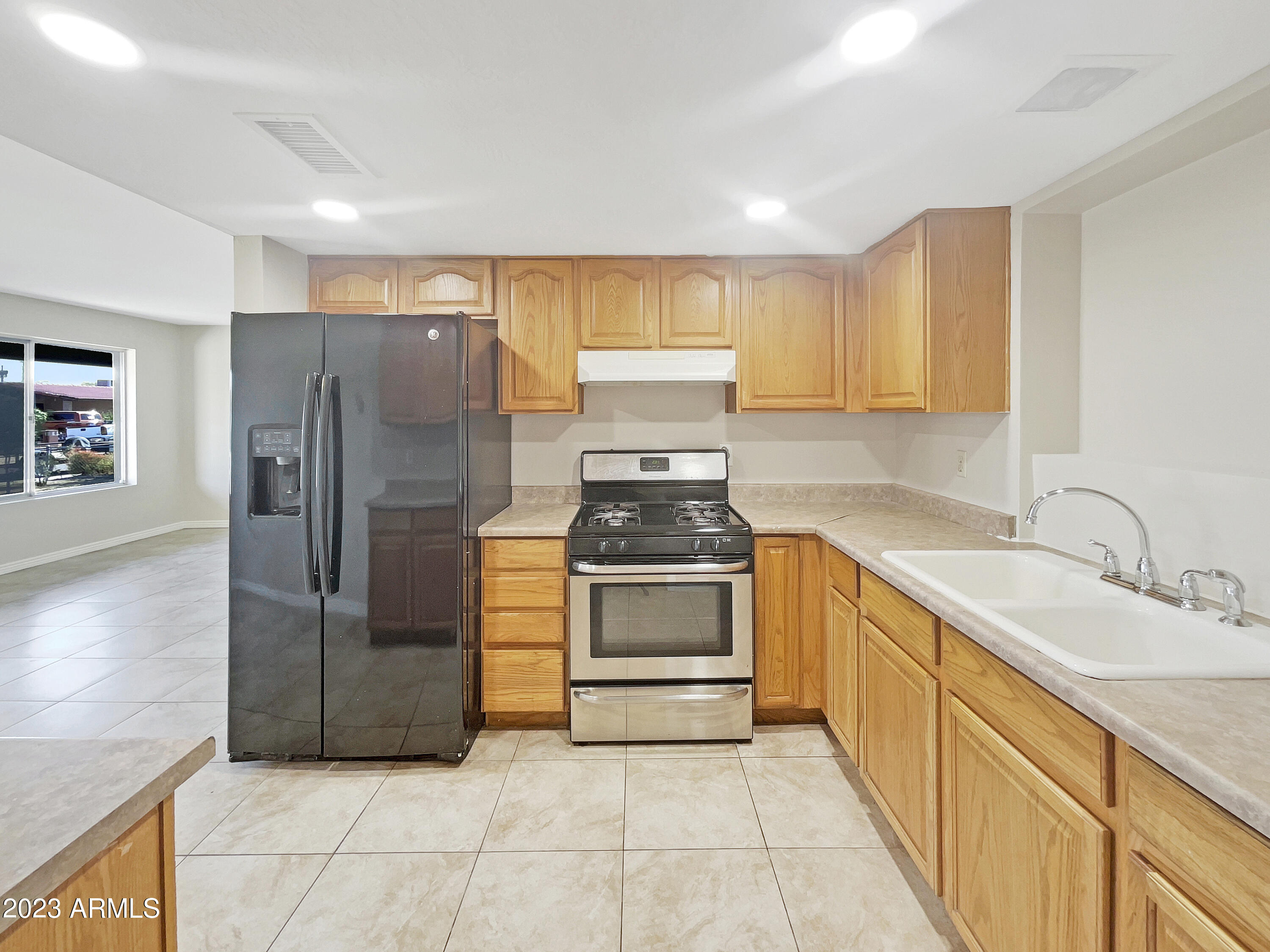 9013 West Roma Avenue Phoenix, AZ 85037 - Photo 6 of 25 photo_06
