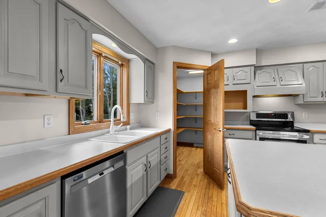 $535,900 | 217 North Patricia Lane, Wrightstown, WI 54180