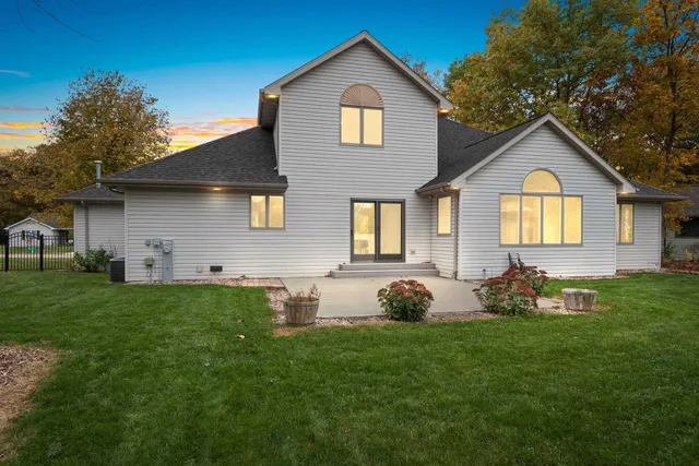 $535,900 | 217 North Patricia Lane, Wrightstown, WI 54180