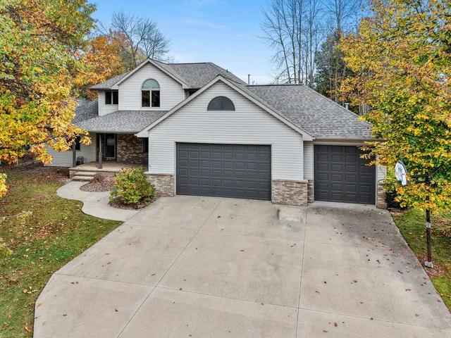 $535,900 | 217 North Patricia Lane, Wrightstown, WI 54180