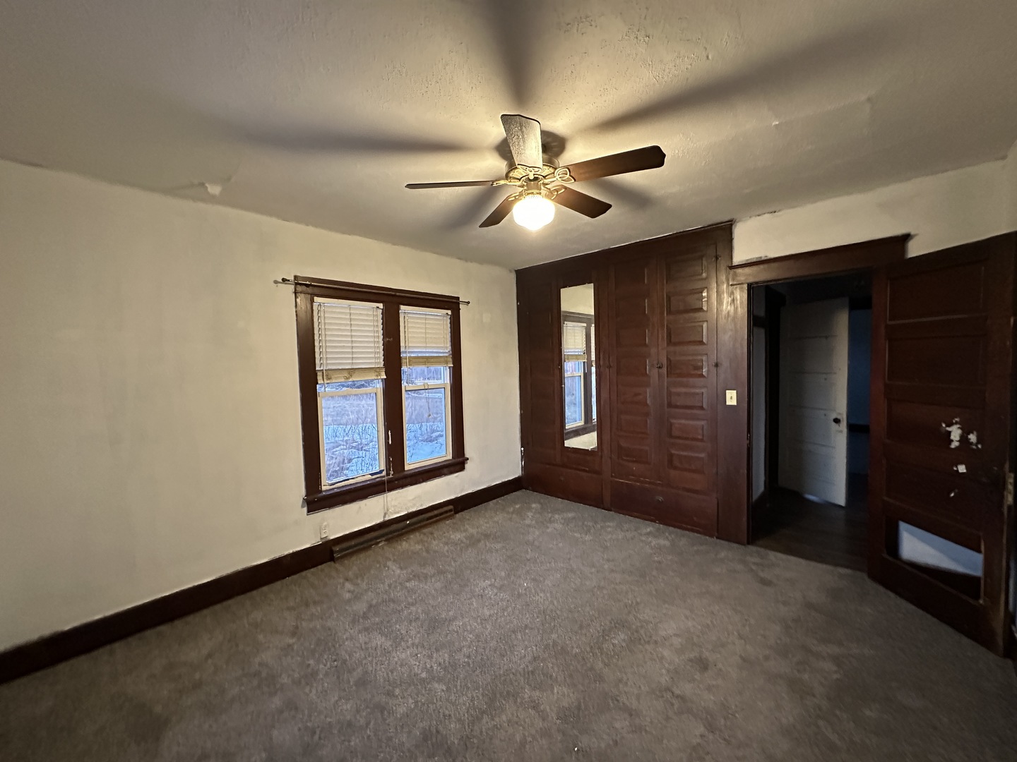 2750 North Henderson Road Freeport, IL 61032 - Photo 13 of 19 a view of an empty room with a window