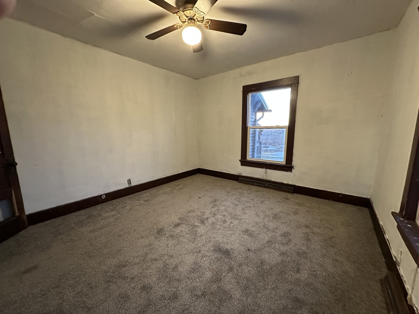 2750 North Henderson Road Freeport, IL 61032 - Photo 14 of 19 an empty room with windows and fan