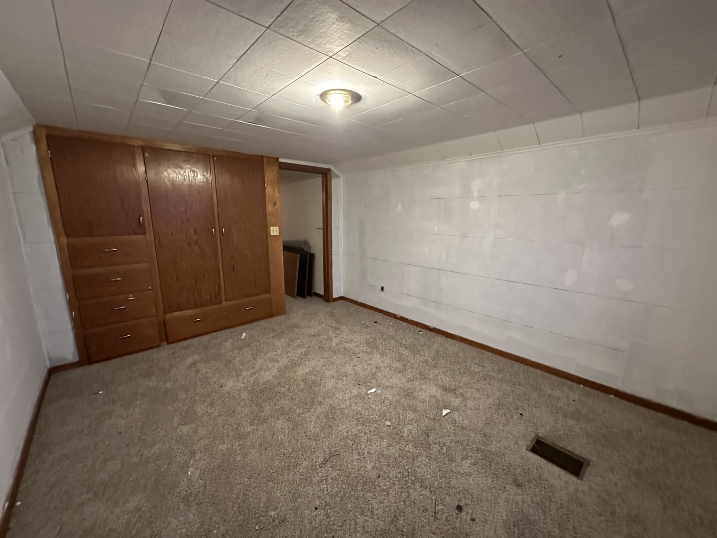 2750 North Henderson Road Freeport, IL 61032 - Photo 18 of 19 a view of an empty room