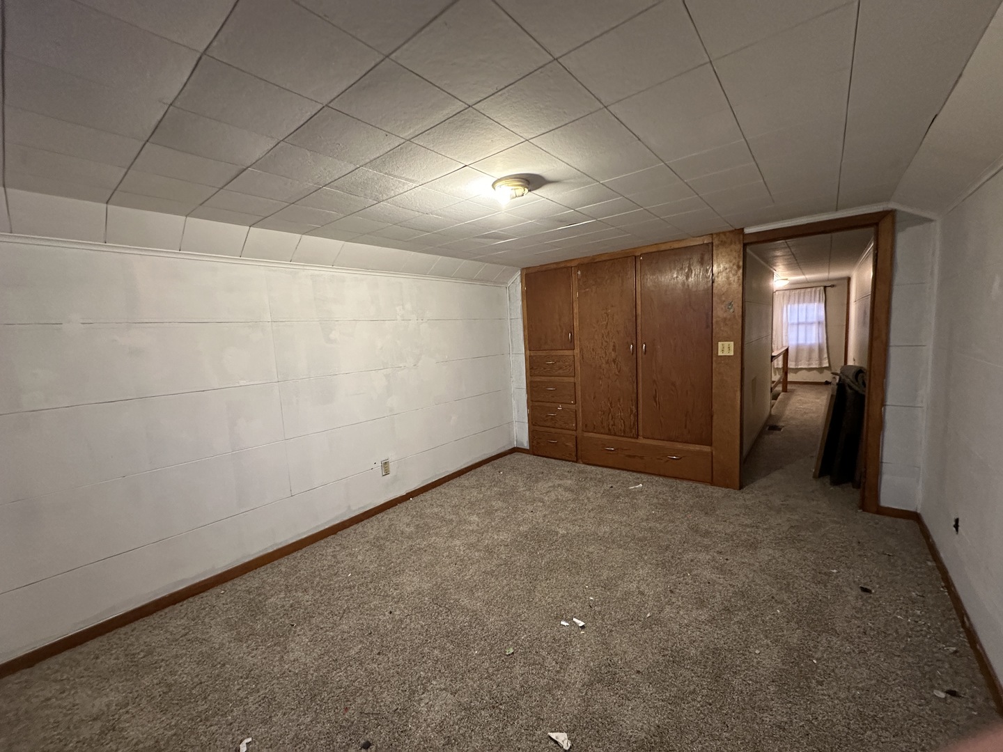 2750 North Henderson Road Freeport, IL 61032 - Photo 19 of 19 an empty room with closet area