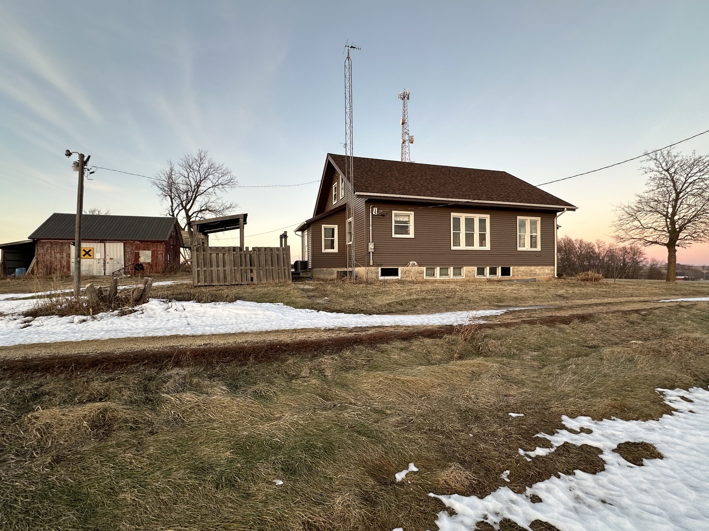 2750 North Henderson Road Freeport, IL 61032 - Photo 4 of 19 a house view with a outdoor space