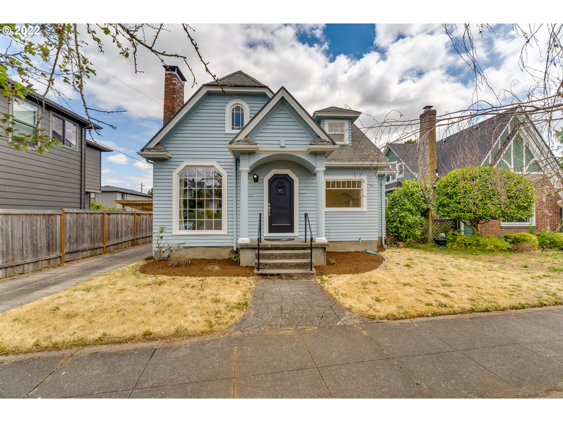 a view of a house with a yard