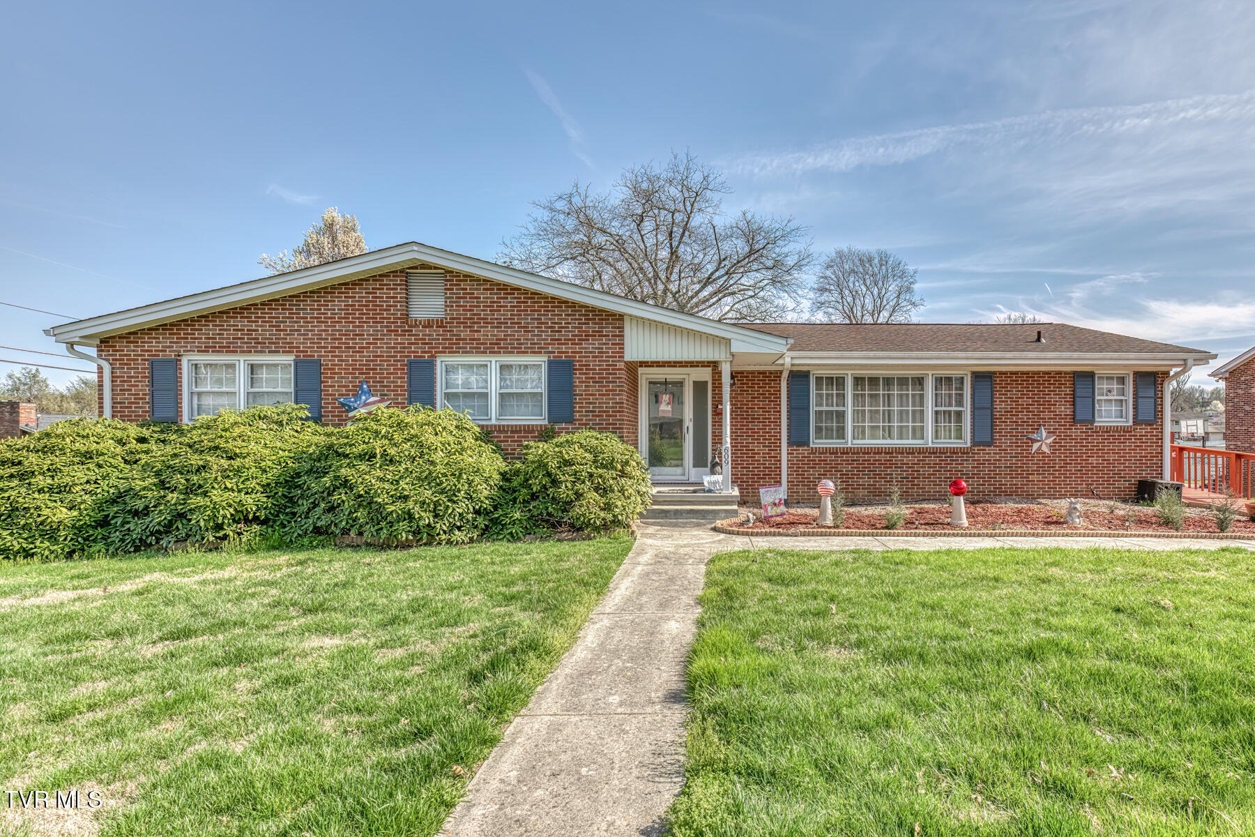 609 Hollyhill Road Johnson City, TN 37604 - Photo 1 of 47 609 Hollyhill Rd-1