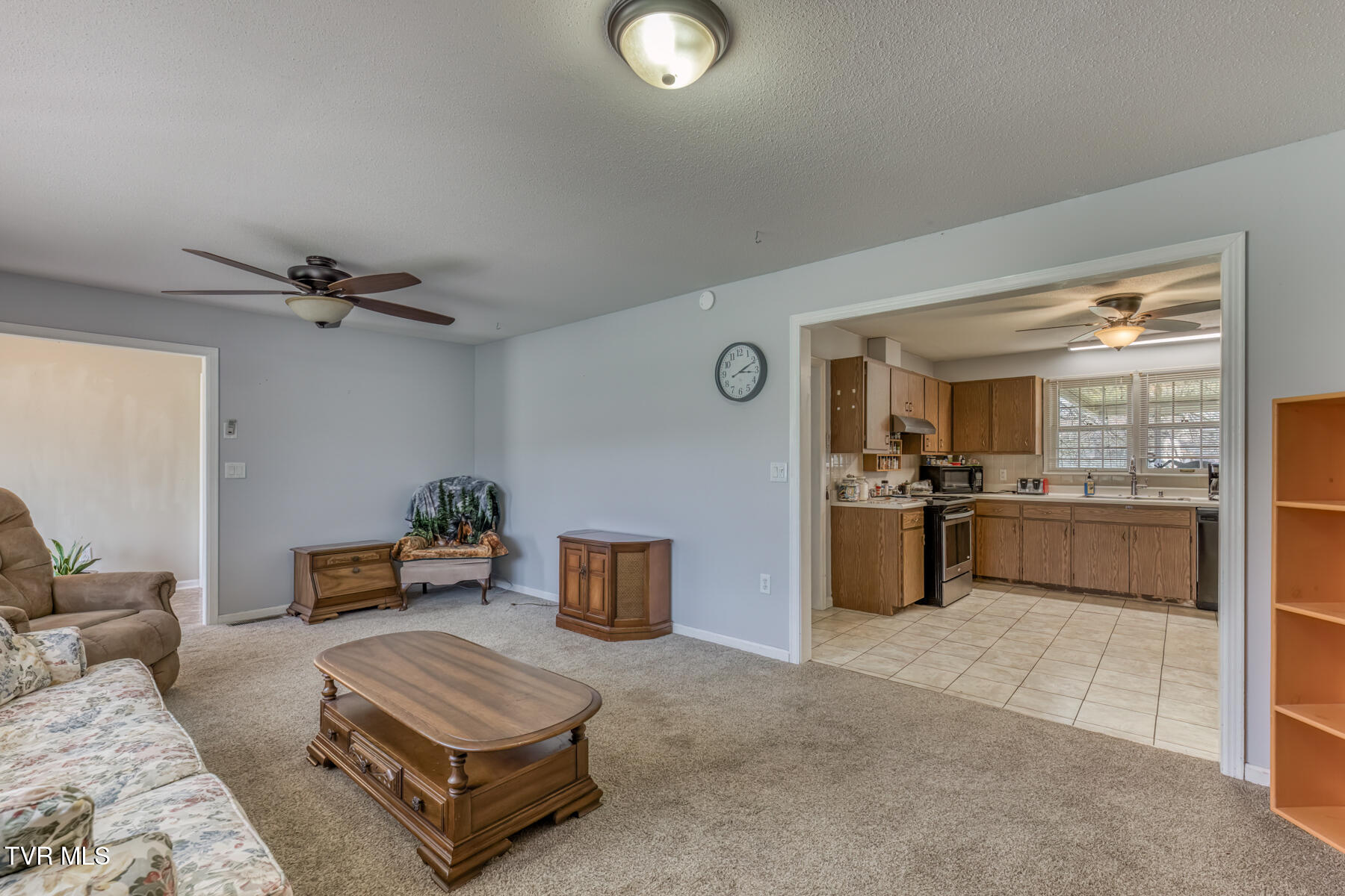 609 Hollyhill Road Johnson City, TN 37604 - Photo 11 of 47 609 Hollyhill Rd-9