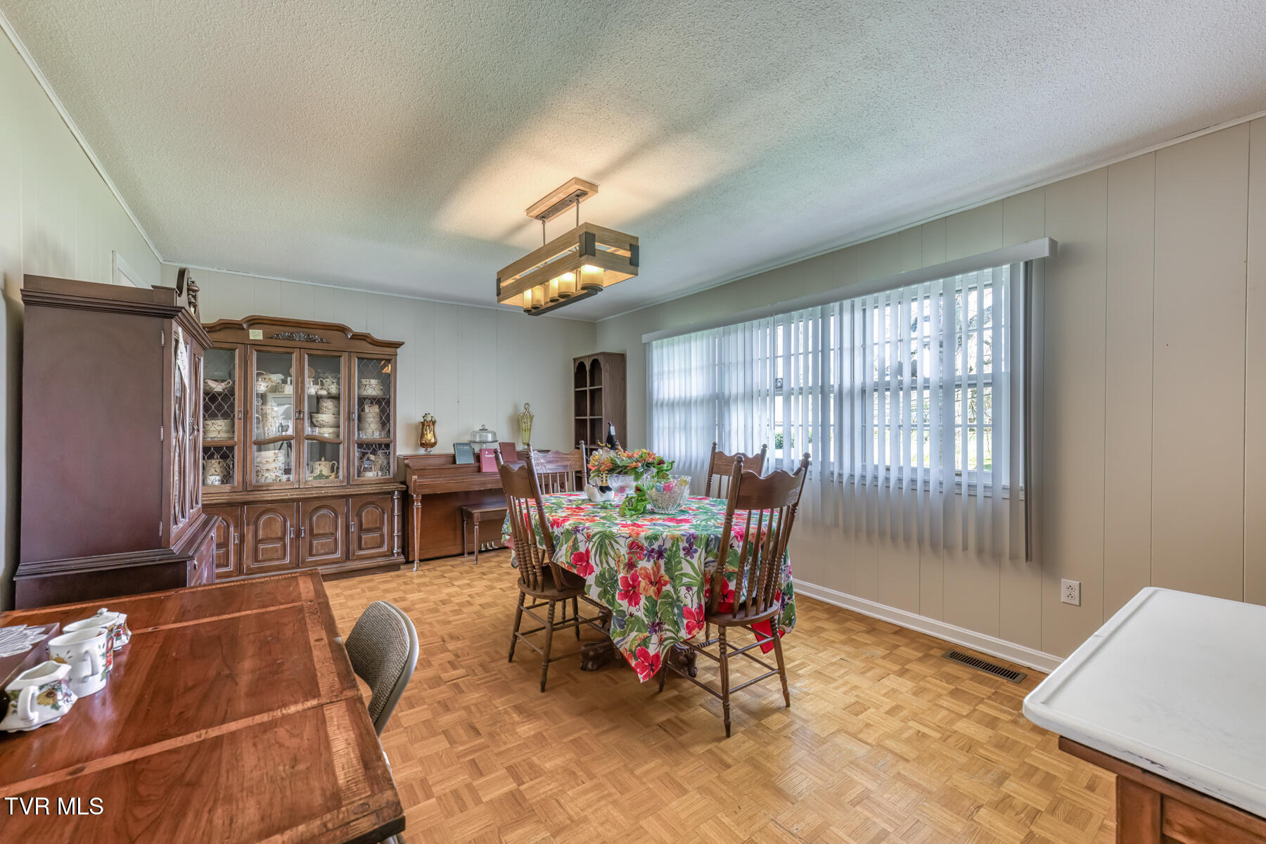 609 Hollyhill Road Johnson City, TN 37604 - Photo 18 of 47 609 Hollyhill Rd-16