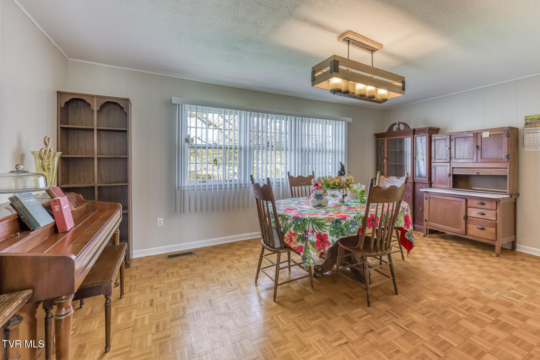 609 Hollyhill Road Johnson City, TN 37604 - Photo 19 of 47 609 Hollyhill Rd-17