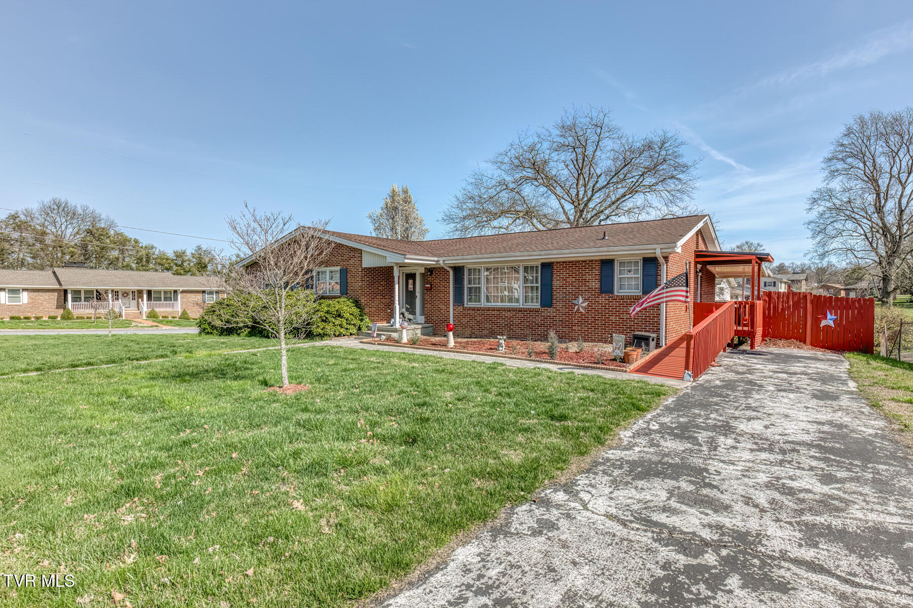 609 Hollyhill Road Johnson City, TN 37604 - Photo 2 of 47 609 Hollyhill Rd-45