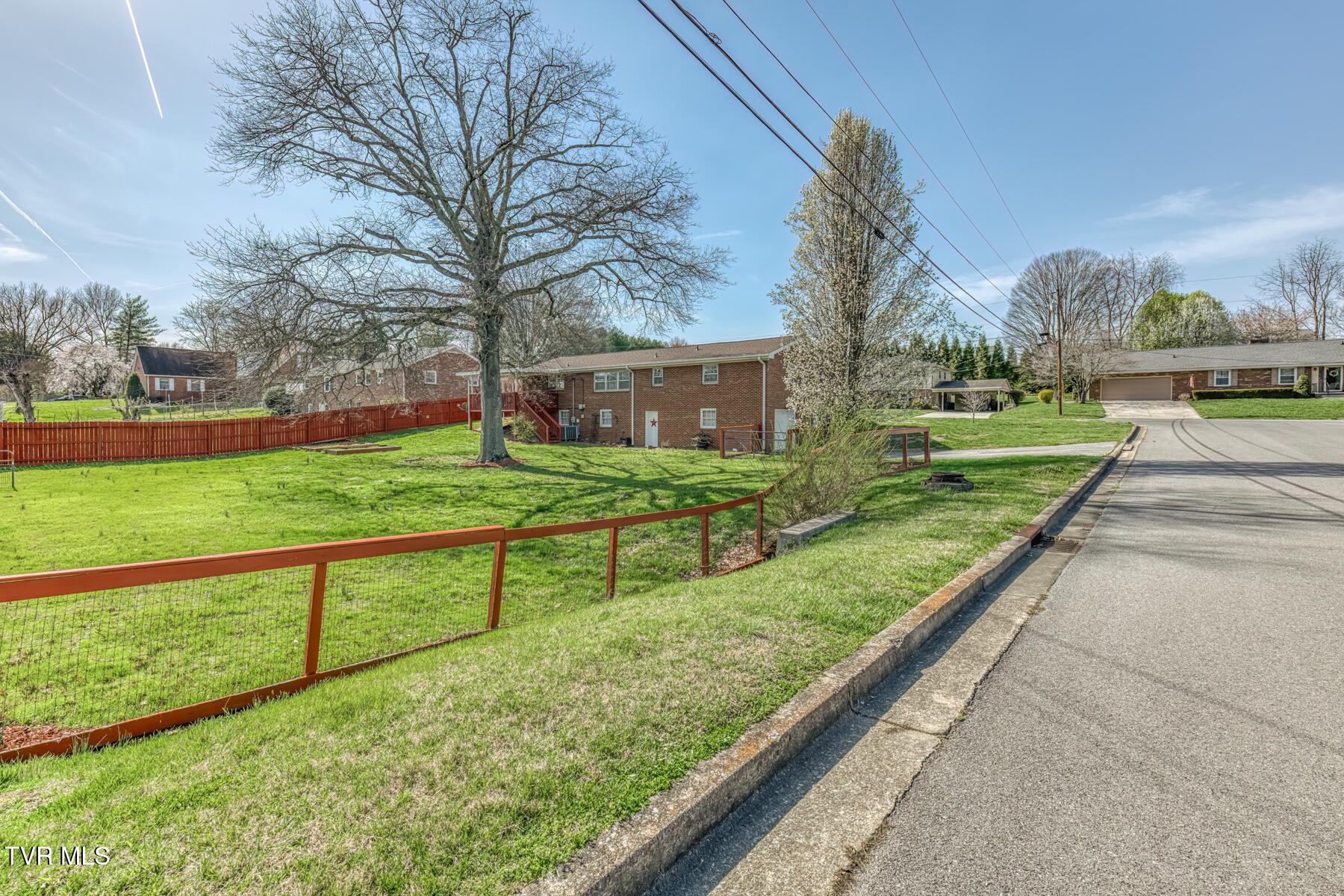 609 Hollyhill Road Johnson City, TN 37604 - Photo 43 of 47 609 Hollyhill Rd-48