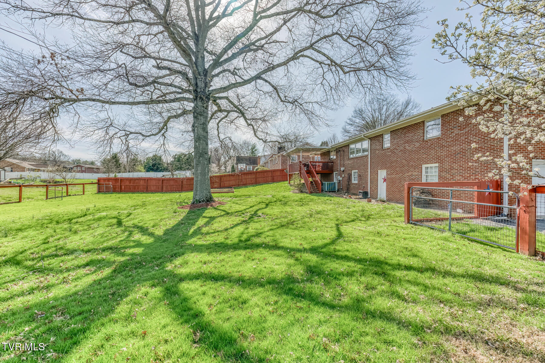609 Hollyhill Road Johnson City, TN 37604 - Photo 45 of 47 609 Hollyhill Rd-42