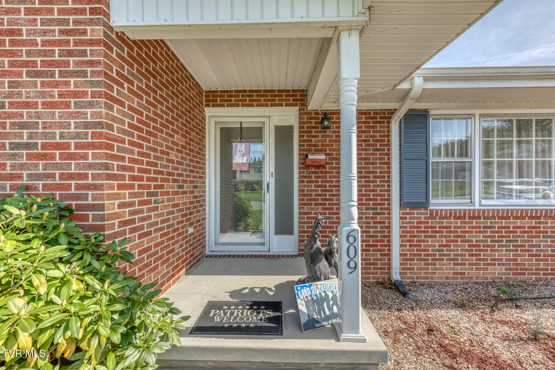 609 Hollyhill Road Johnson City, TN 37604 - Photo 5 of 47 609 Hollyhill Rd-2