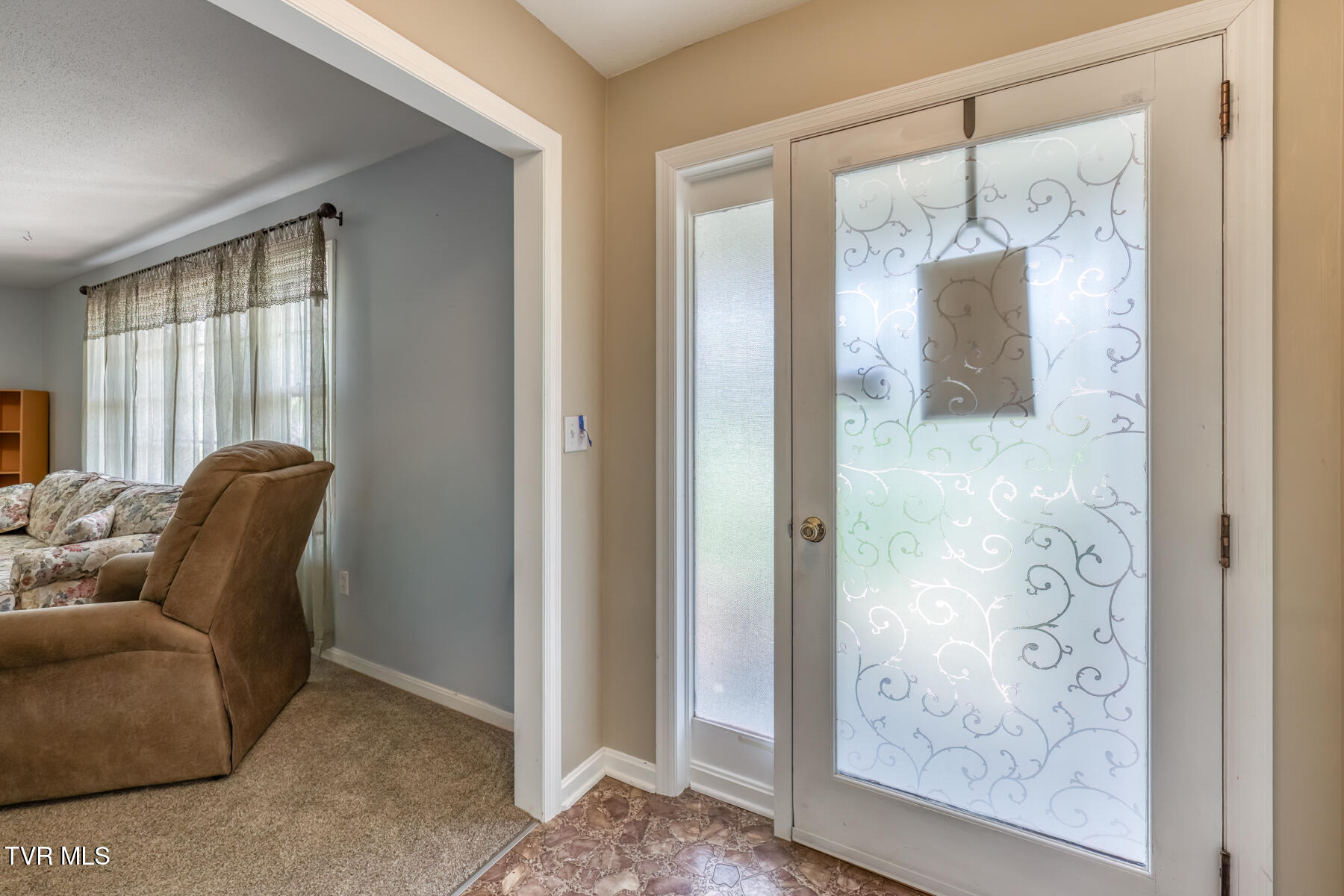 609 Hollyhill Road Johnson City, TN 37604 - Photo 6 of 47 609 Hollyhill Rd-5