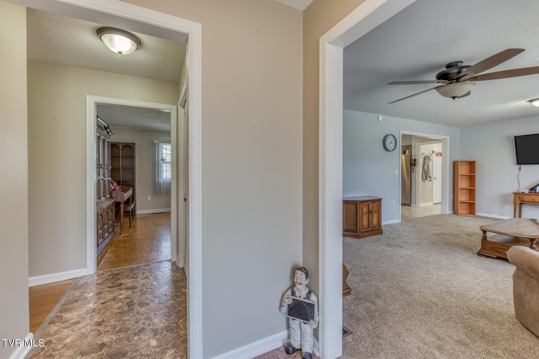 609 Hollyhill Road Johnson City, TN 37604 - Photo 7 of 47 609 Hollyhill Rd-4