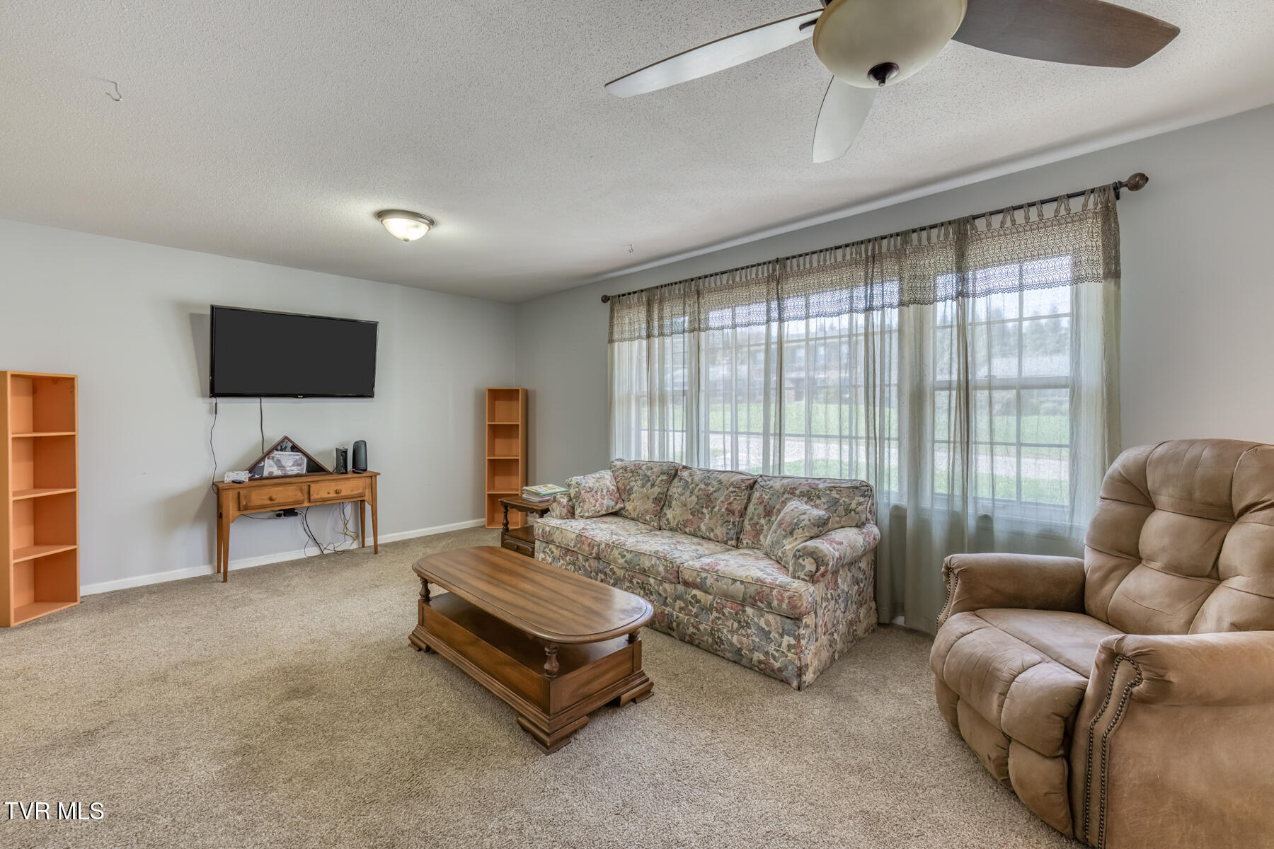 609 Hollyhill Road Johnson City, TN 37604 - Photo 9 of 47 609 Hollyhill Rd-7