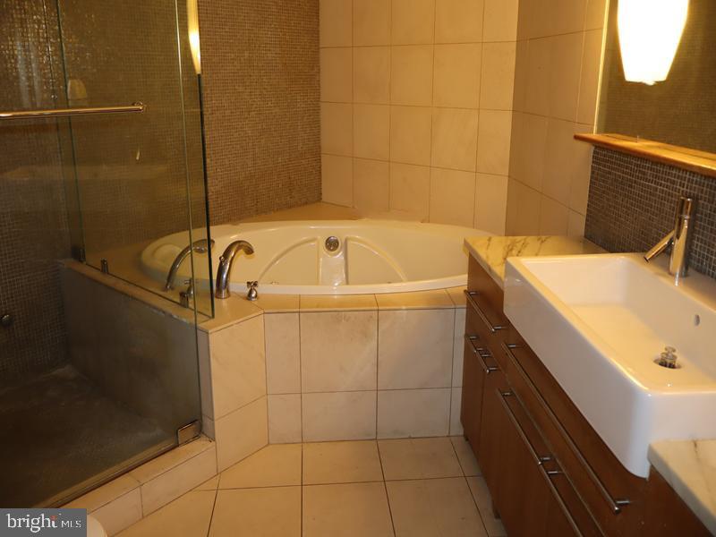 2200-28 Arch Street, Unit 906 Philadelphia, PA 19103 - Photo 13 of 13