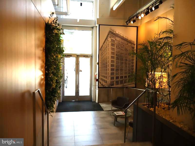 2200-28 Arch Street, Unit 906 Philadelphia, PA 19103 - Photo 4 of 13