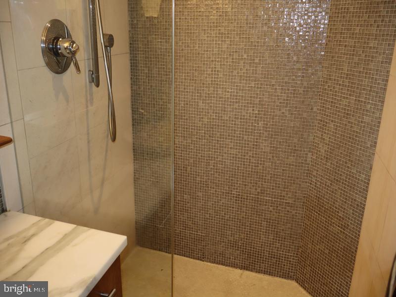 2200-28 Arch Street, Unit 906 Philadelphia, PA 19103 - Photo 8 of 13