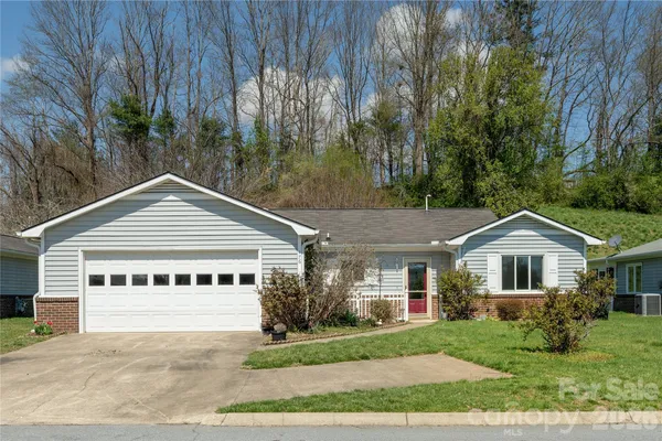 $380,000 | 176 Derbyshire Drive, Hendersonville, NC 28792