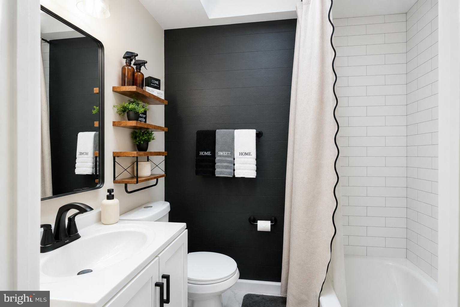 104 Westbridge Road, Unit 120 Glenolden, PA 19036 - Photo 29 of 37 Modern elegance in a cozy bathroom.