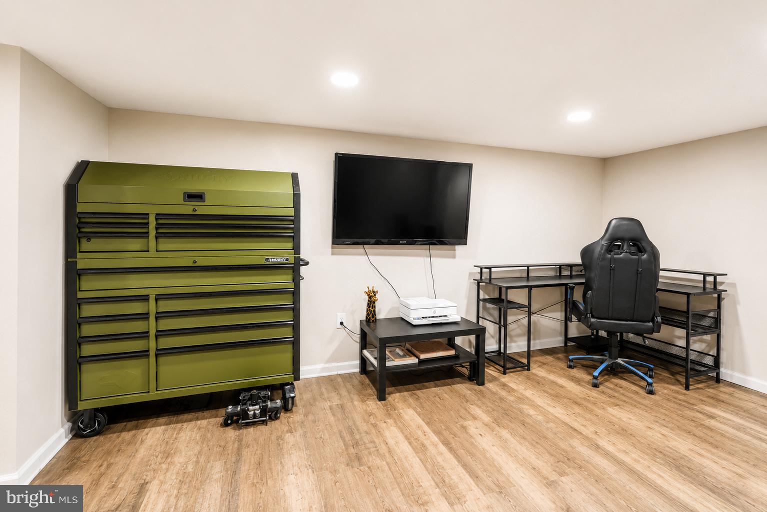 104 Westbridge Road, Unit 120 Glenolden, PA 19036 - Photo 31 of 37 Modern workspace with sleek design.