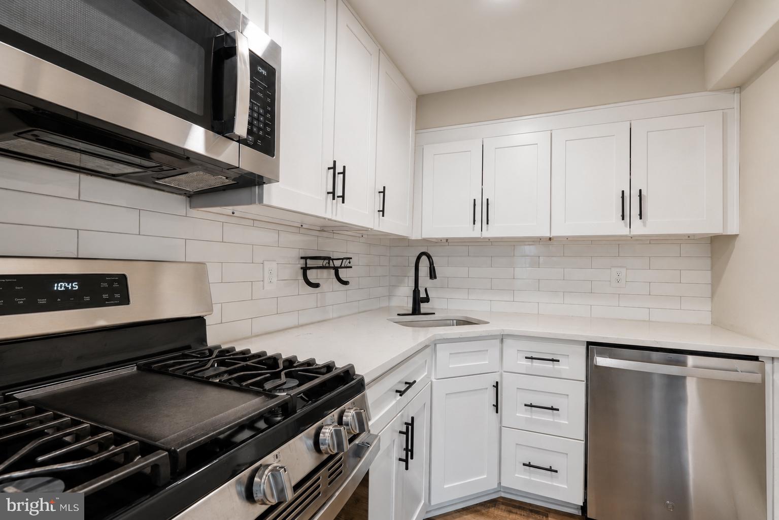 104 Westbridge Road, Unit 120 Glenolden, PA 19036 - Photo 8 of 37 Modern kitchen with sleek finishes.