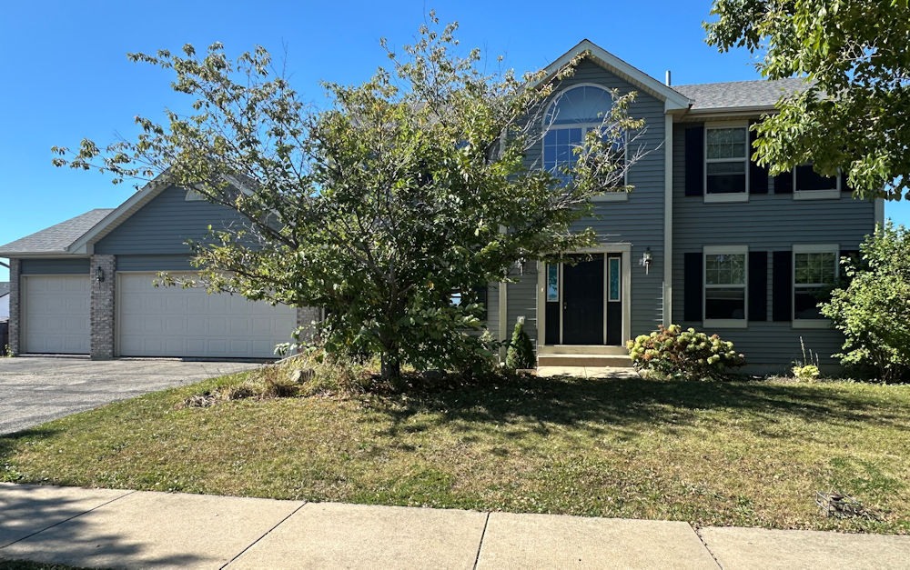 519 South Regulators Street Rochelle, IL 61068 - Photo 1 of 19 a front view of a house with garden