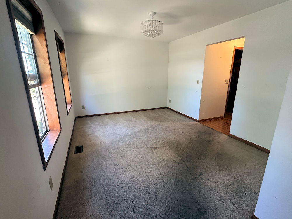 519 South Regulators Street Rochelle, IL 61068 - Photo 4 of 19 an empty room with mirror and door