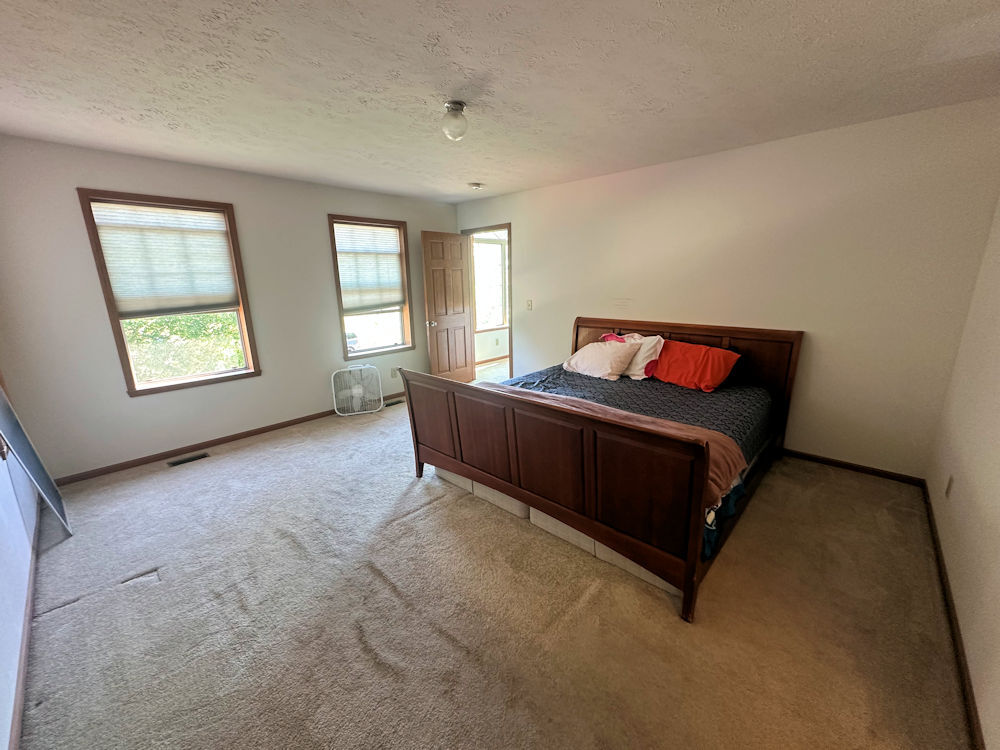 519 South Regulators Street Rochelle, IL 61068 - Photo 10 of 19 a living room with furniture and a window