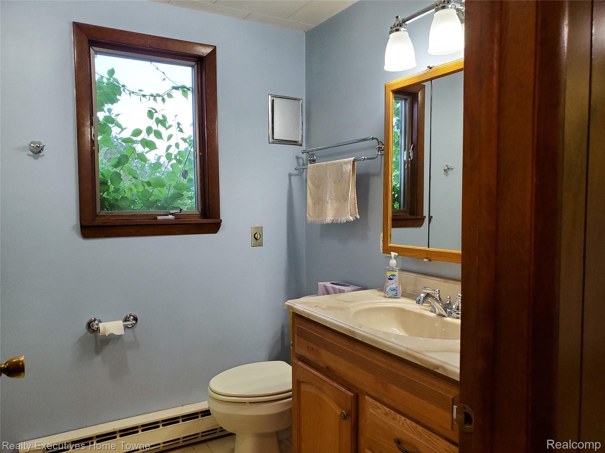 7864 Wildcat Road Jeddo, MI 48032 - Photo 21 of 39 Full bath entry level
