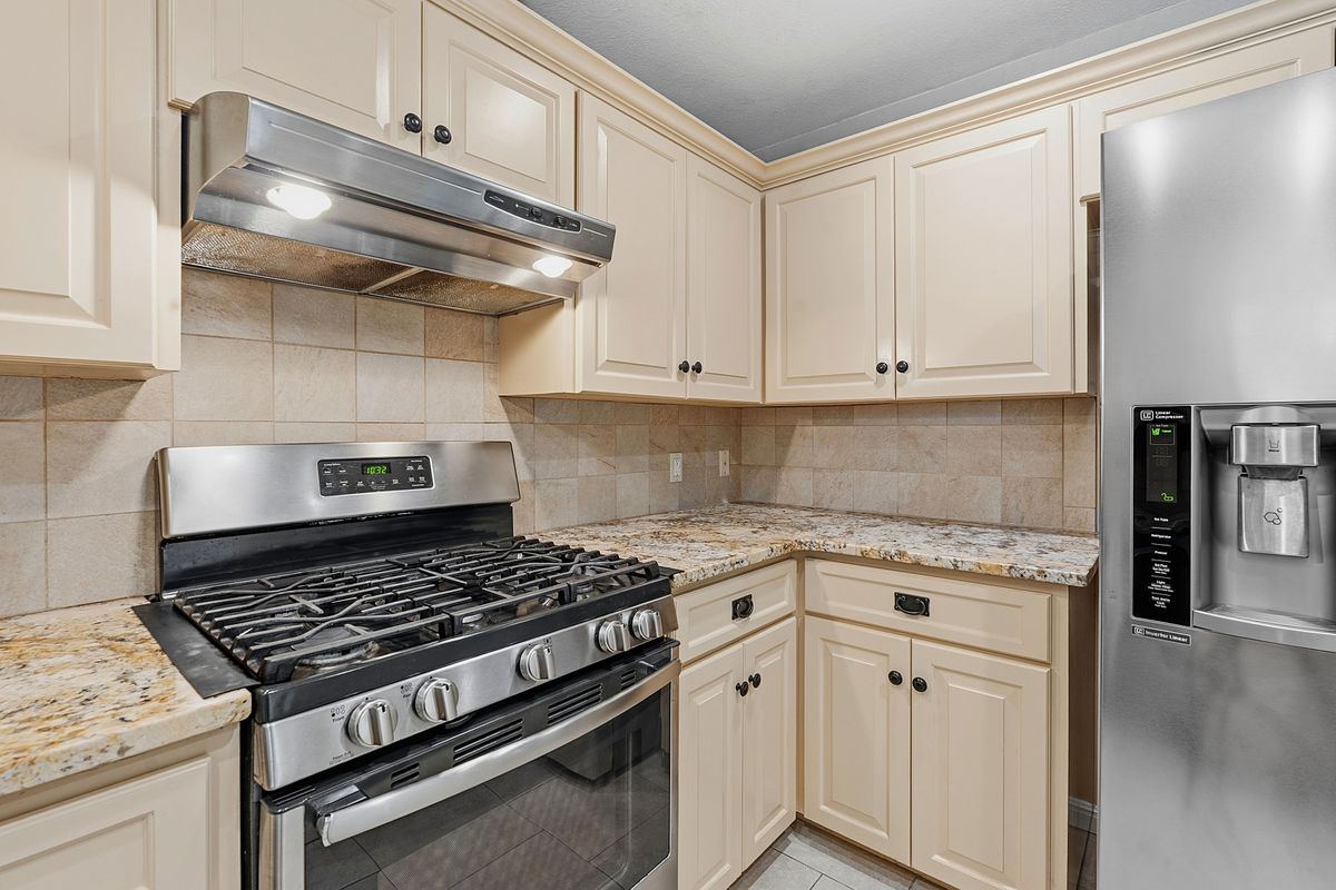 2002 Terry Lane Georgetown, TX 78628 - Photo 13 of 34