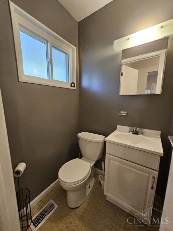 8789 Daly Road Cincinnati, OH 45231 - Photo 2 of 25