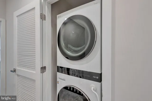 a close up view of a washer and dryer