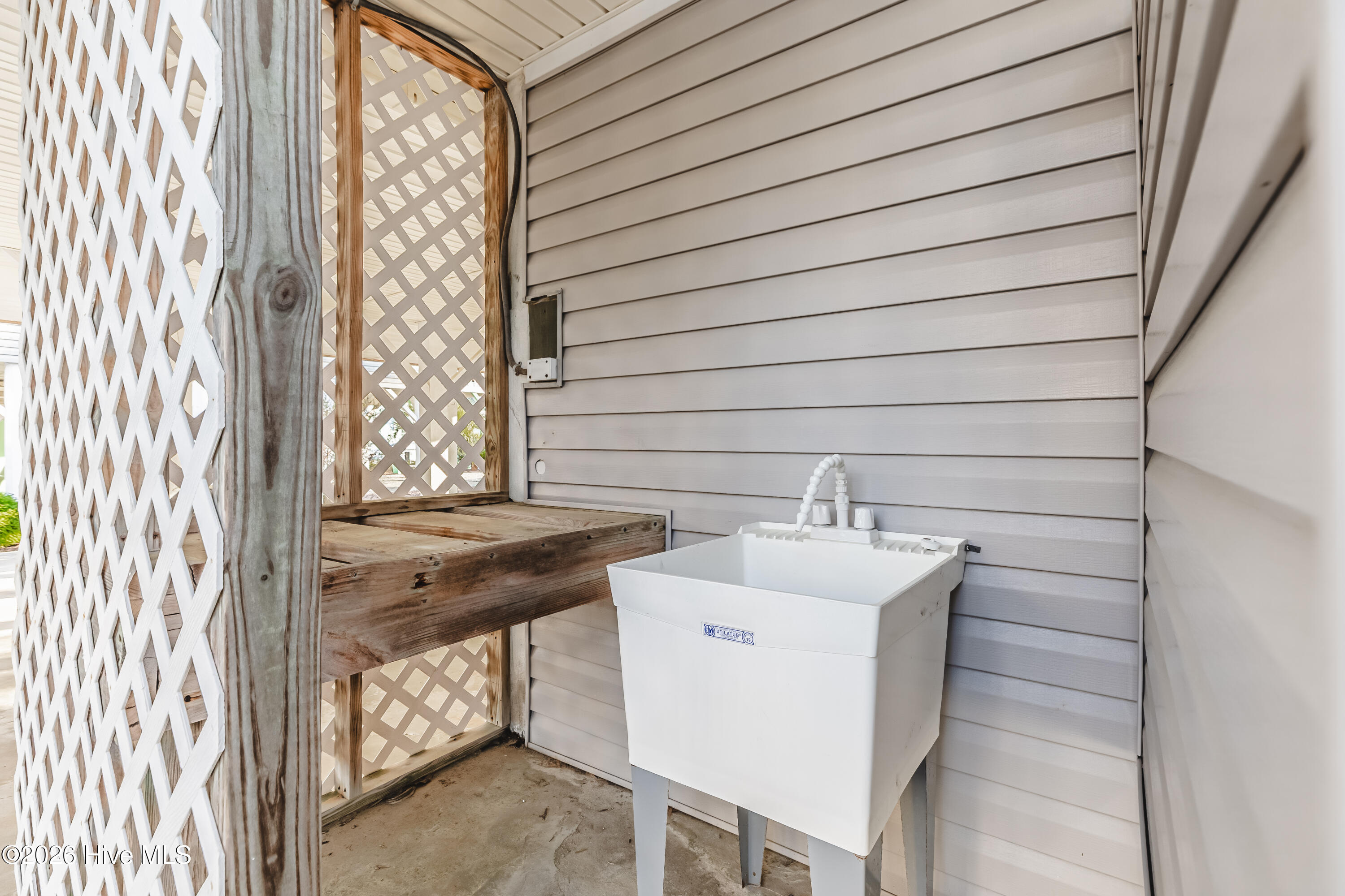 406 36th Street Sunset Beach, NC 28468 - Photo 30 of 47 Outdoor Wash Station