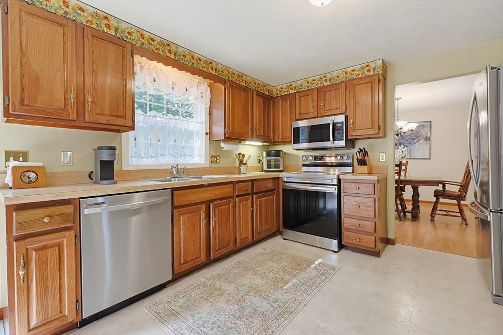 7 Hazeltine Road Upton, MA 01568 - Photo 2 of 42
