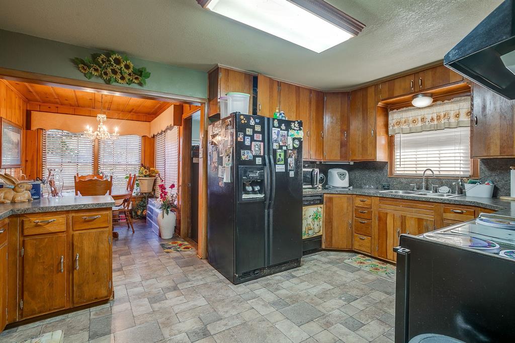 703 East Morgan Street Meridian, TX 76665 - Photo 18 of 38