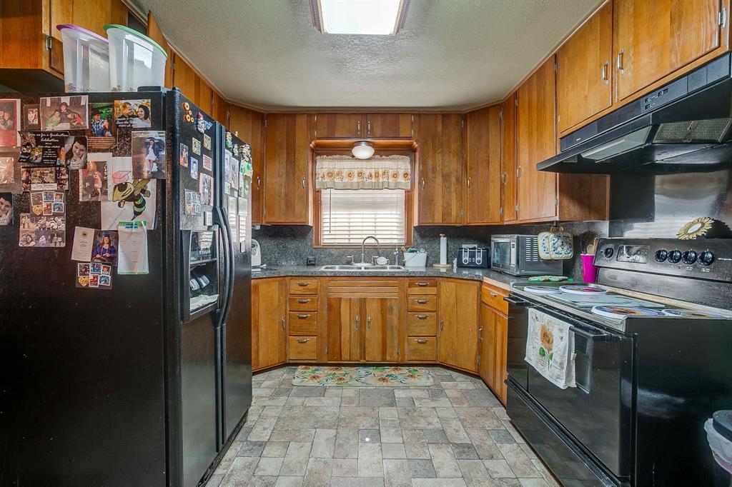 703 East Morgan Street Meridian, TX 76665 - Photo 19 of 38