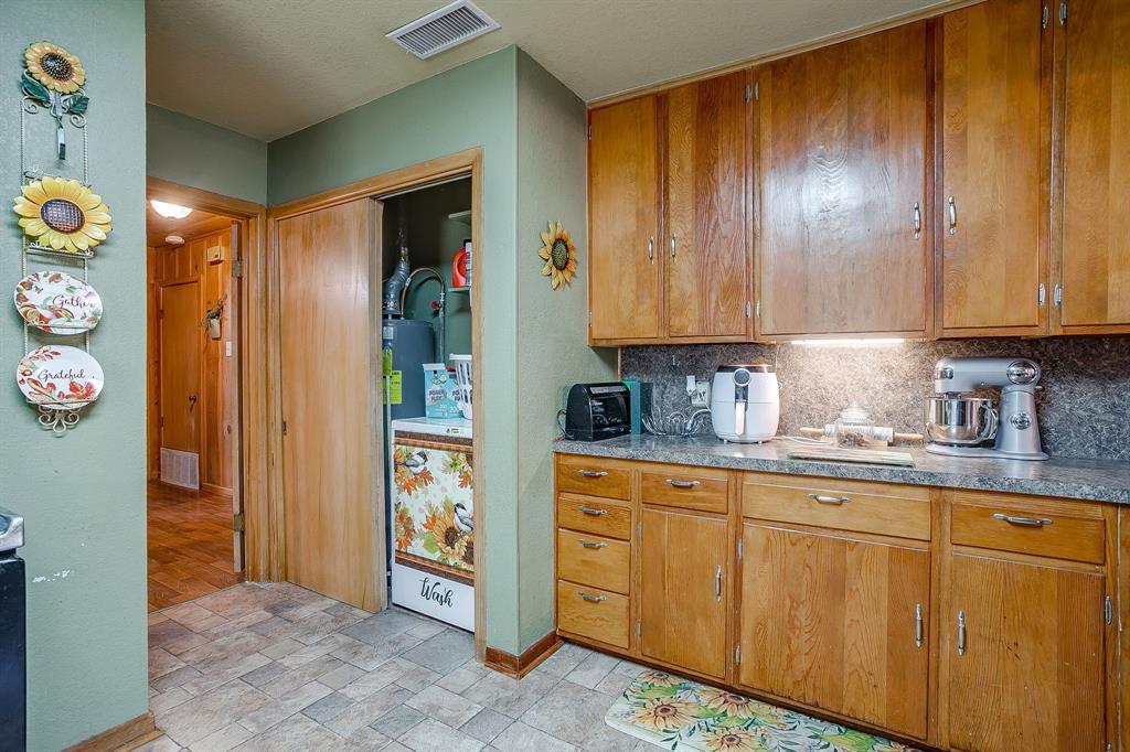 703 East Morgan Street Meridian, TX 76665 - Photo 22 of 38 Notice the large coffee bar!!