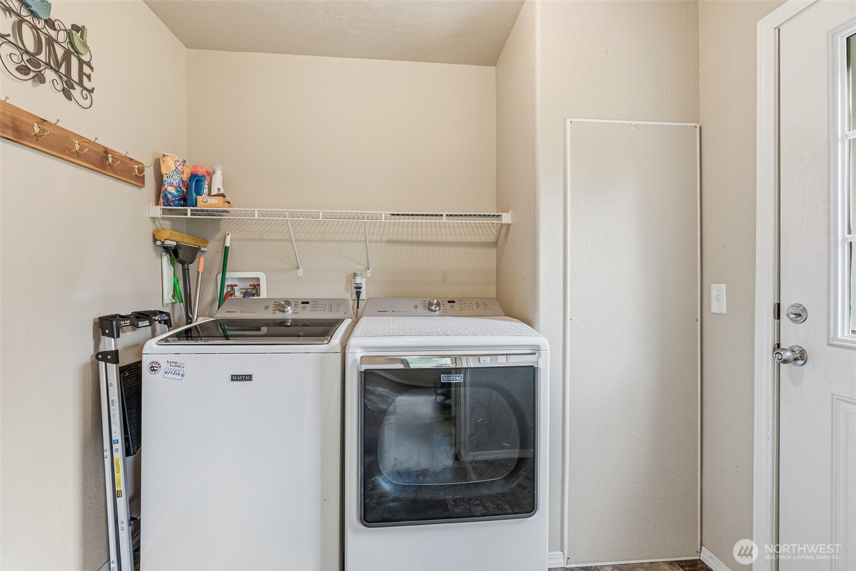 1047 Beaver Creek Road Cathlamet, WA 98612 - Photo 22 of 39 a utility room with dryer and washer