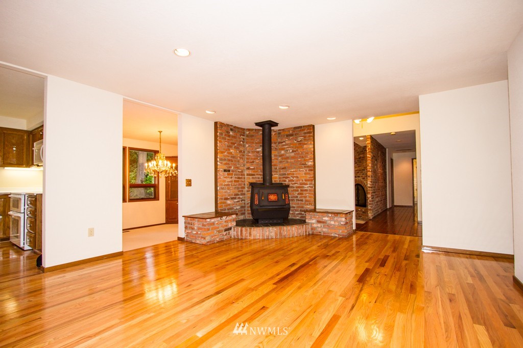 4924 Northeast 2nd Street Renton, WA 98059 - Photo 7 of 25 Gallery Image 7