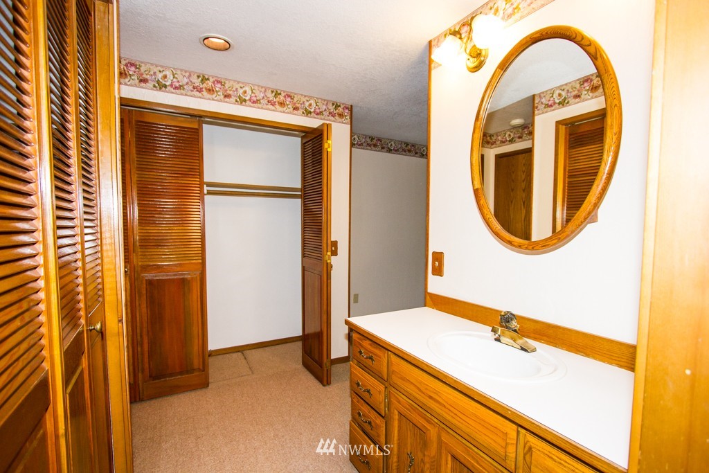 4924 Northeast 2nd Street Renton, WA 98059 - Photo 8 of 25 Gallery Image 8