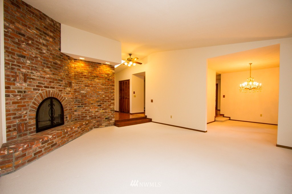 4924 Northeast 2nd Street Renton, WA 98059 - Photo 10 of 25 Gallery Image 10