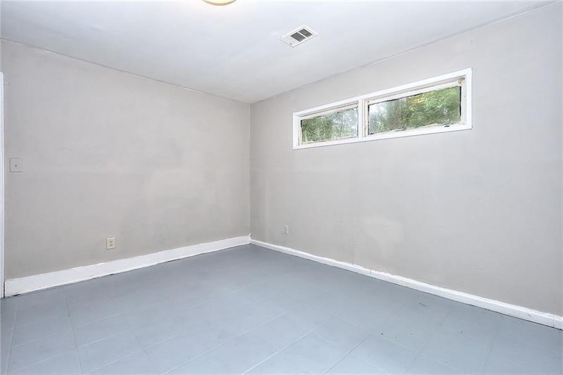 1080 Valley View Road Southeast Atlanta, GA 30315 - Photo 10 of 17