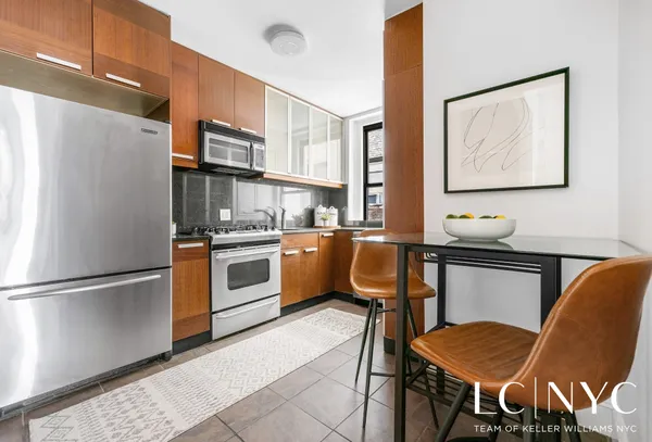 $715,000 | 146 East 49th Street, Unit 2B | Midtown East